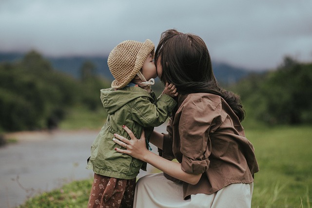 Smartphone vs. DSLR: Which is Best for Baby Contests?